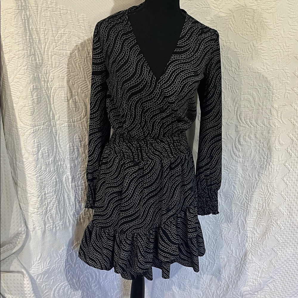 Michael Kors Faux Wrap‎ Ruffled Chain Print Dress, size small, NWT